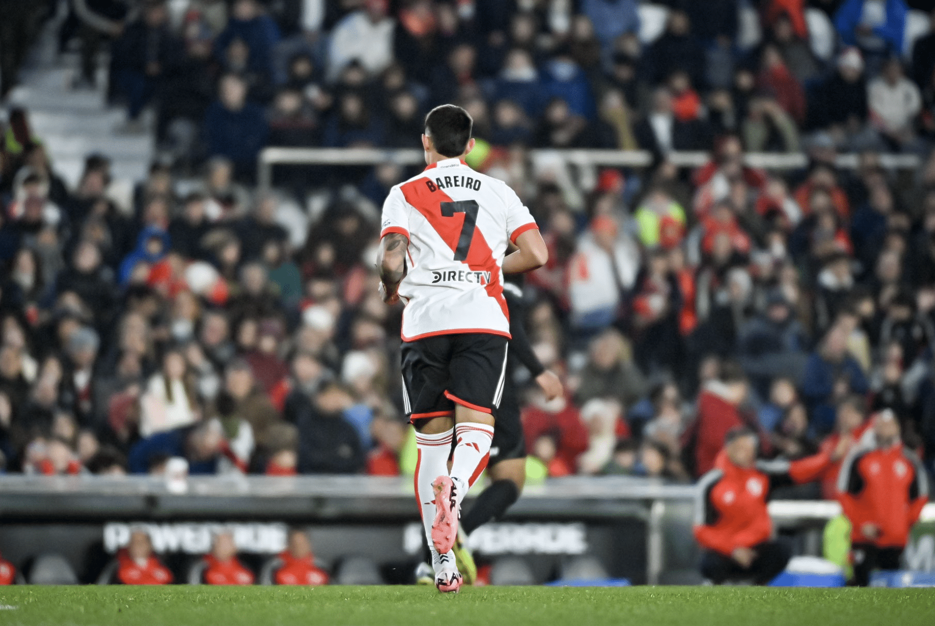 Bareiro, uno de los refuerzos de River que podría tener minutos ante Lanús.